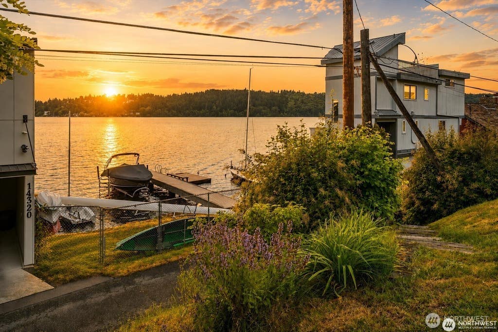 Photo of 14238 41st Avenue NE, Seattle, WA 98125 (MLS # 2567558)