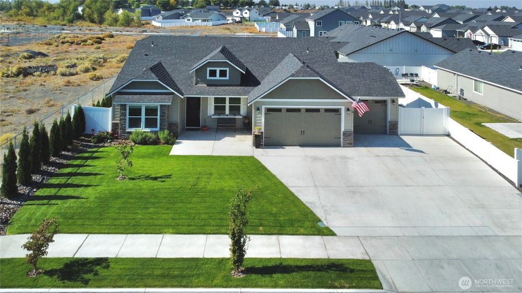 Photo of 520 N Montana Street, Moses Lake, WA 98837 (MLS # 2499049)