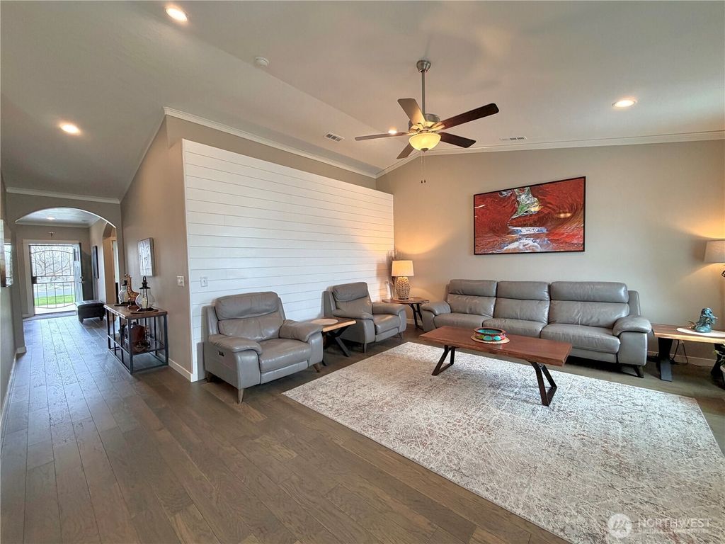 Photo of 520 N Montana Street, Moses Lake, WA 98837 (MLS # 2499049)