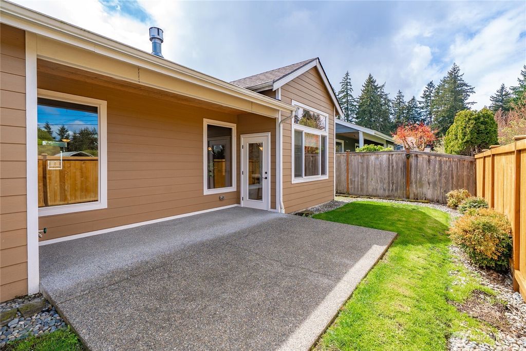 Photo of 6809 Boulders Way W, University Place, WA 98466 (MLS # 2509393)