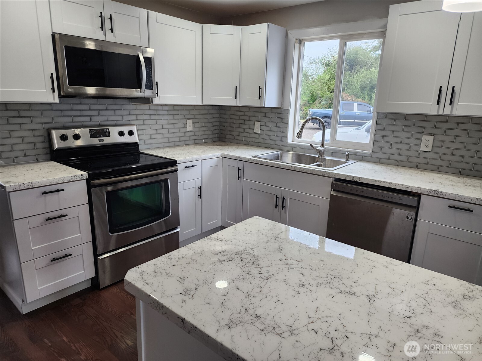 233 Canal Drive SE