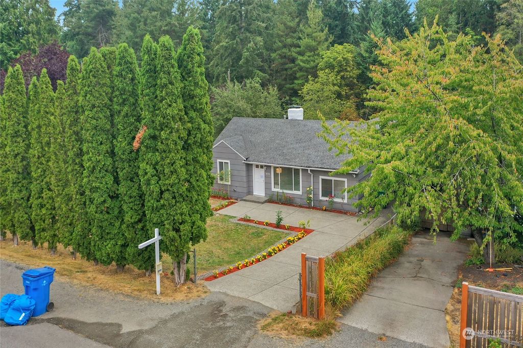 Photo of 16552 8th Avenue NE, Shoreline, WA 98155 (MLS # 2157029)