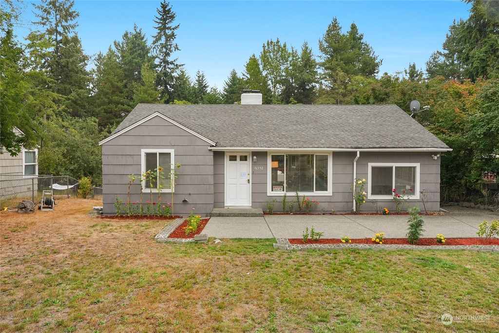 Photo of 16552 8th Avenue NE, Shoreline, WA 98155 (MLS # 2157029)