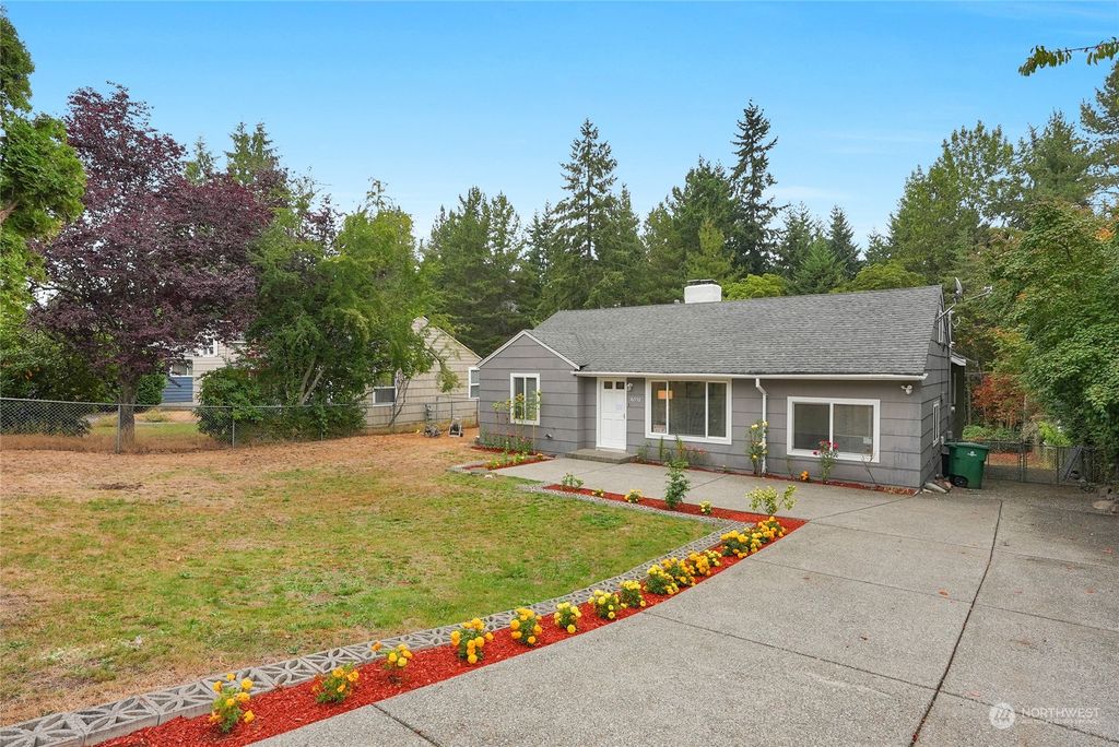 Photo of 16552 8th Avenue NE, Shoreline, WA 98155 (MLS # 2157029)