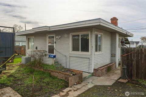 Photo of 444 -444 1/2 S 4th Avenue, Walla Walla, WA 99362 (MLS # 2480444)
