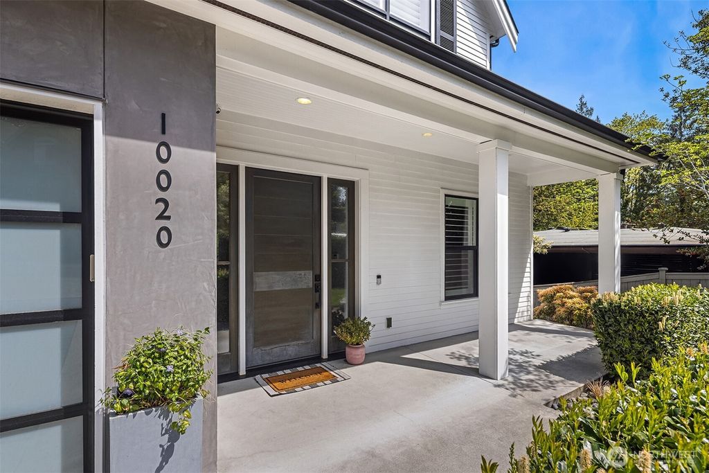 Photo of 10020 NE 30th Place, Bellevue, WA 98004 (MLS # 2389885)