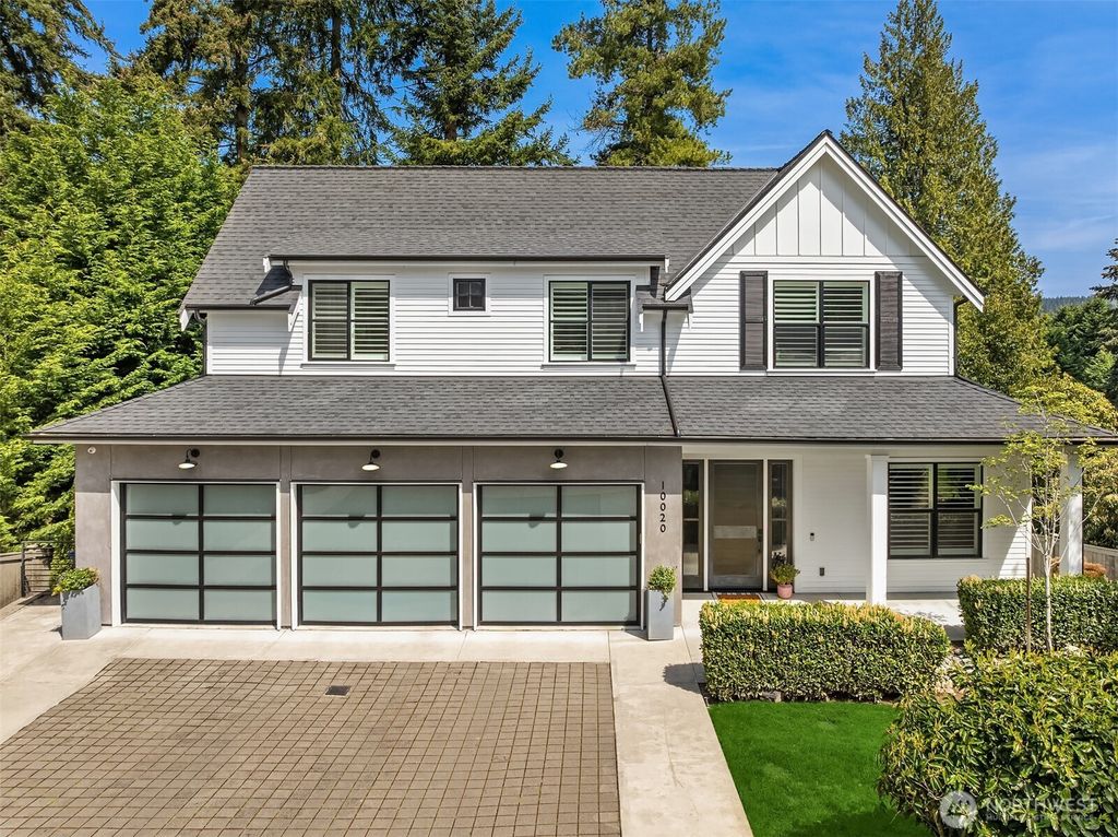 Photo of 10020 NE 30th Place, Bellevue, WA 98004 (MLS # 2389885)
