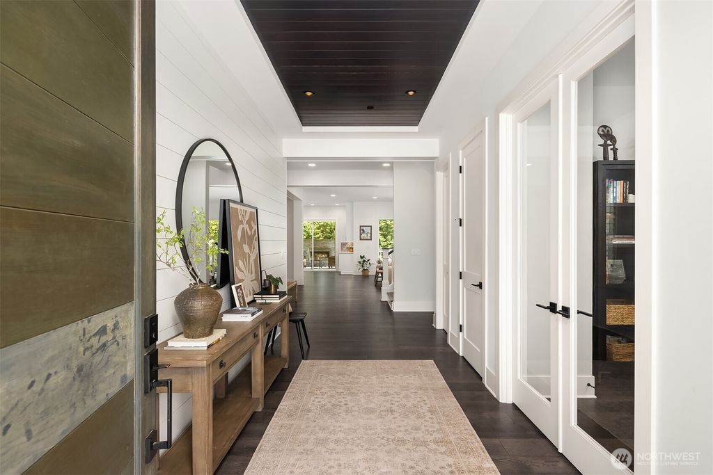 Photo of 10020 NE 30th Place, Bellevue, WA 98004 (MLS # 2389885)