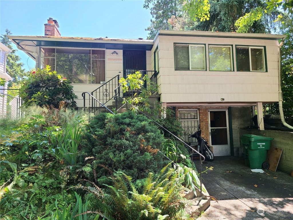 Photo of 3011 E Cherry Street, Seattle, WA 98122 (MLS # 2134377)