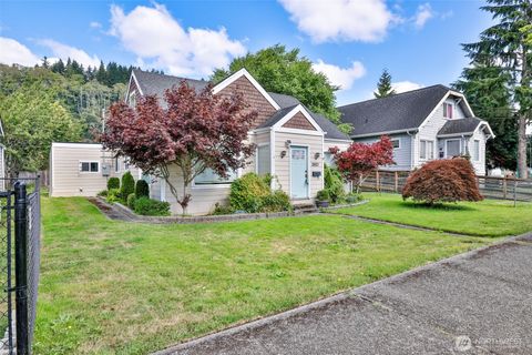 Photo of 2621 Sumner Avenue, Hoquiam, WA 98550 (MLS # 2435187)