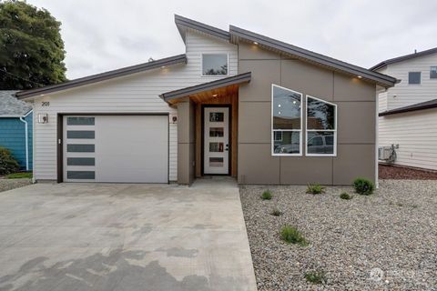 Photo of 201 24th Street NE, Long Beach, WA 98631 (MLS # 2045738)