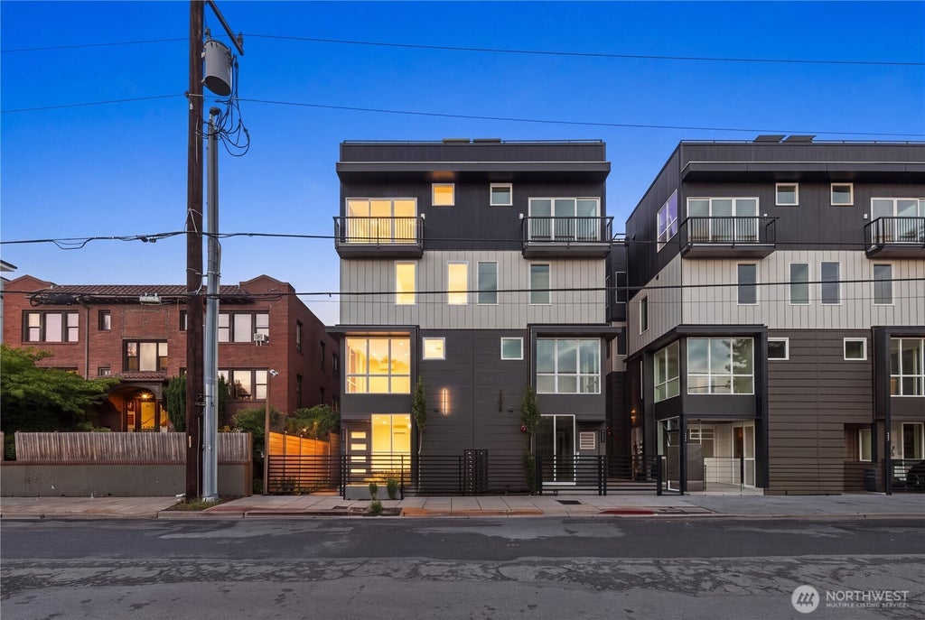 Photo of 2334 Franklin Avenue E #E, Seattle, WA 98102 (MLS # 2577701)