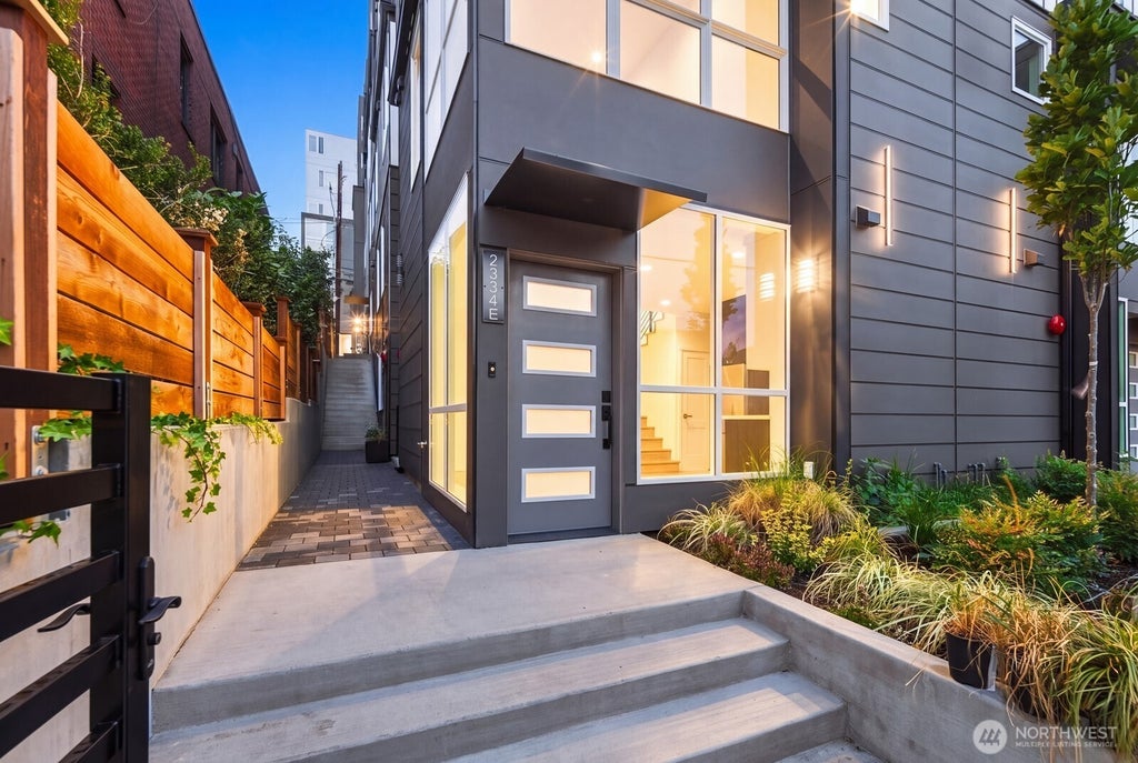 Photo of 2334 Franklin Avenue E #E, Seattle, WA 98102 (MLS # 2577701)