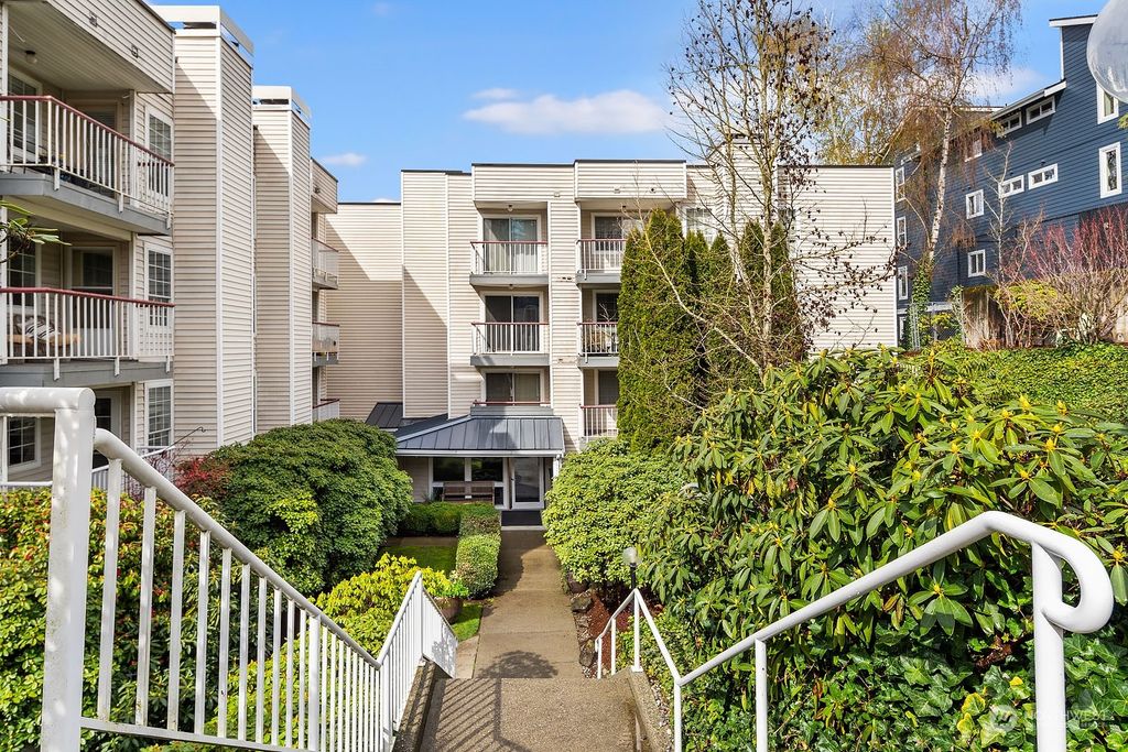 Photo of 130 NE 95th Street #A309, Seattle, WA 98115 (MLS # 2219751)