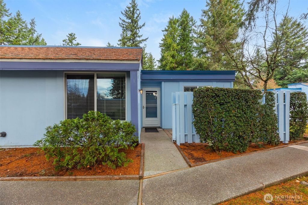 Photo of 4300 NE Sunset Blvd Blvd #D1, Renton, WA 98059 (MLS # 2458533)