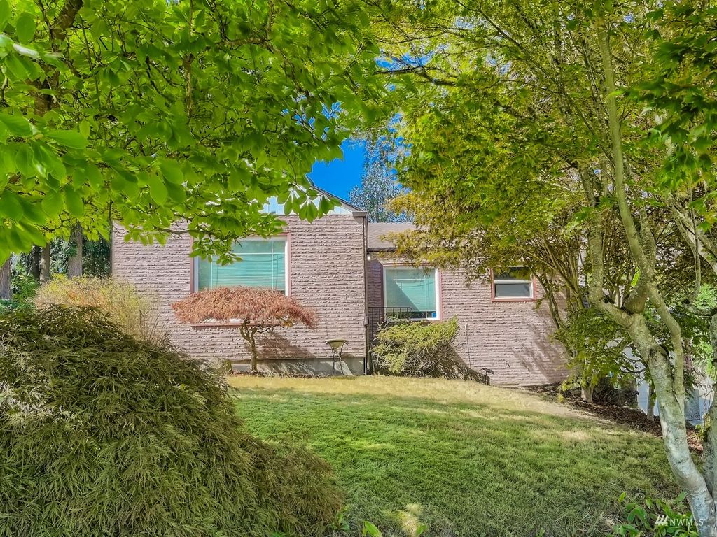 Photo of 5616 Fleming Street, Everett, WA 98203 (MLS # 1994703)