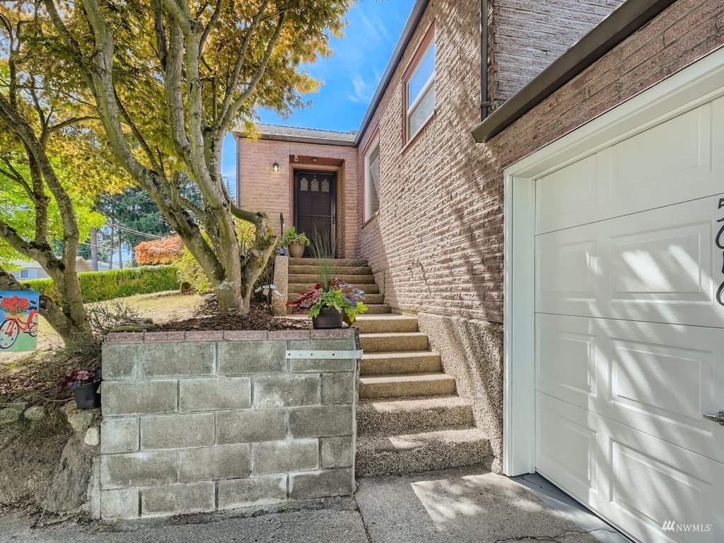 Photo of 5616 Fleming Street, Everett, WA 98203 (MLS # 1994703)
