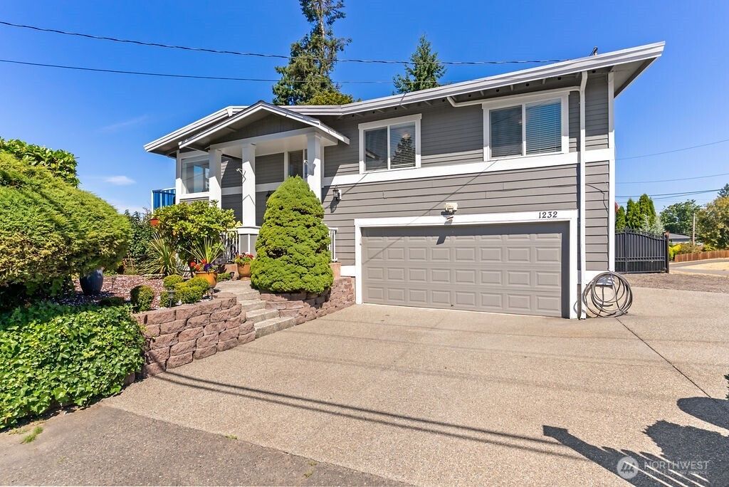 Photo of 1232 S 272nd Street, Des Moines, WA 98198 (MLS # 2419705)