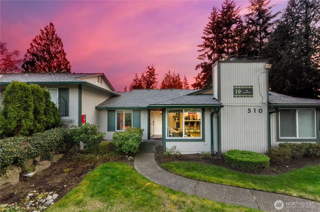 Photo of 510 S 325th Street #19A, Federal Way, WA 98003 (MLS # 2380682)