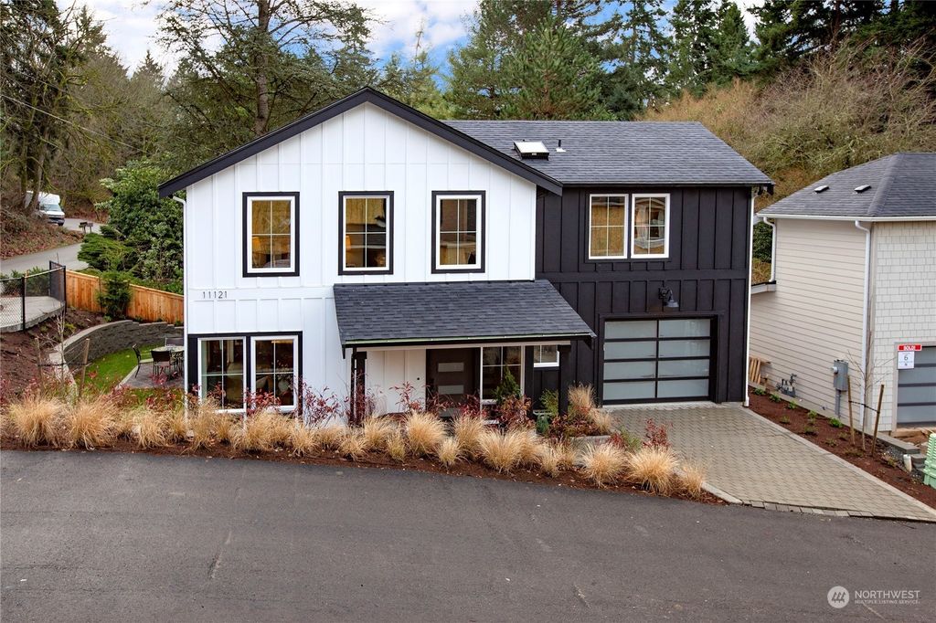 Photo of 11113 NE 46th Lane, Kirkland, WA 98033 (MLS # 2196412)