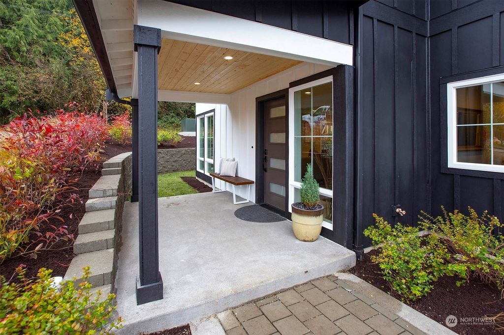 Photo of 11113 NE 46th Lane, Kirkland, WA 98033 (MLS # 2196412)