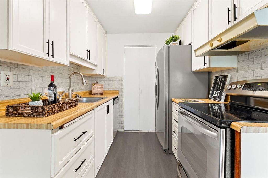 Photo of 2020 Grant Avenue S #A202, Renton, WA 98055 (MLS # 2470251)