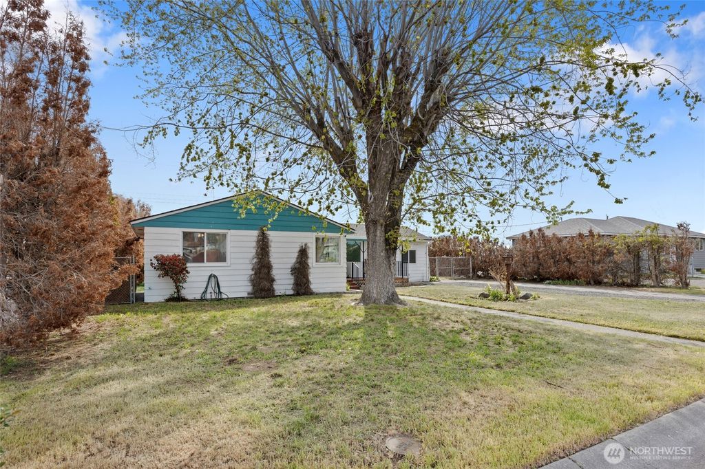 Photo of 4259 Joann Drive NE, Moses Lake, WA 98837 (MLS # 2511090)