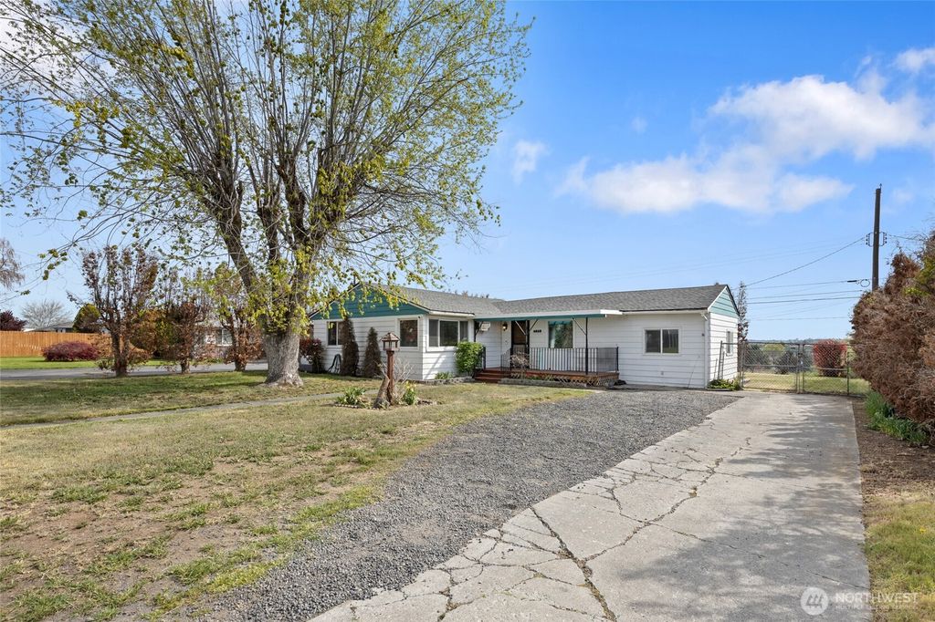 Photo of 4259 Joann Drive NE, Moses Lake, WA 98837 (MLS # 2511090)