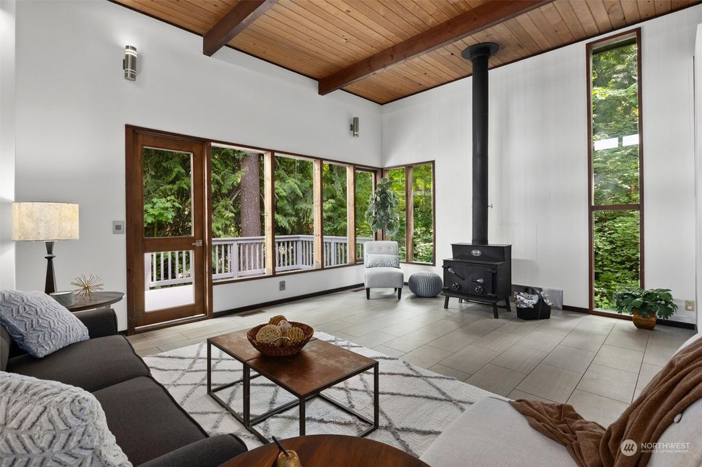 Photo of 8405 NE 169th Street, Kenmore, WA 98028 (MLS # 2072292)