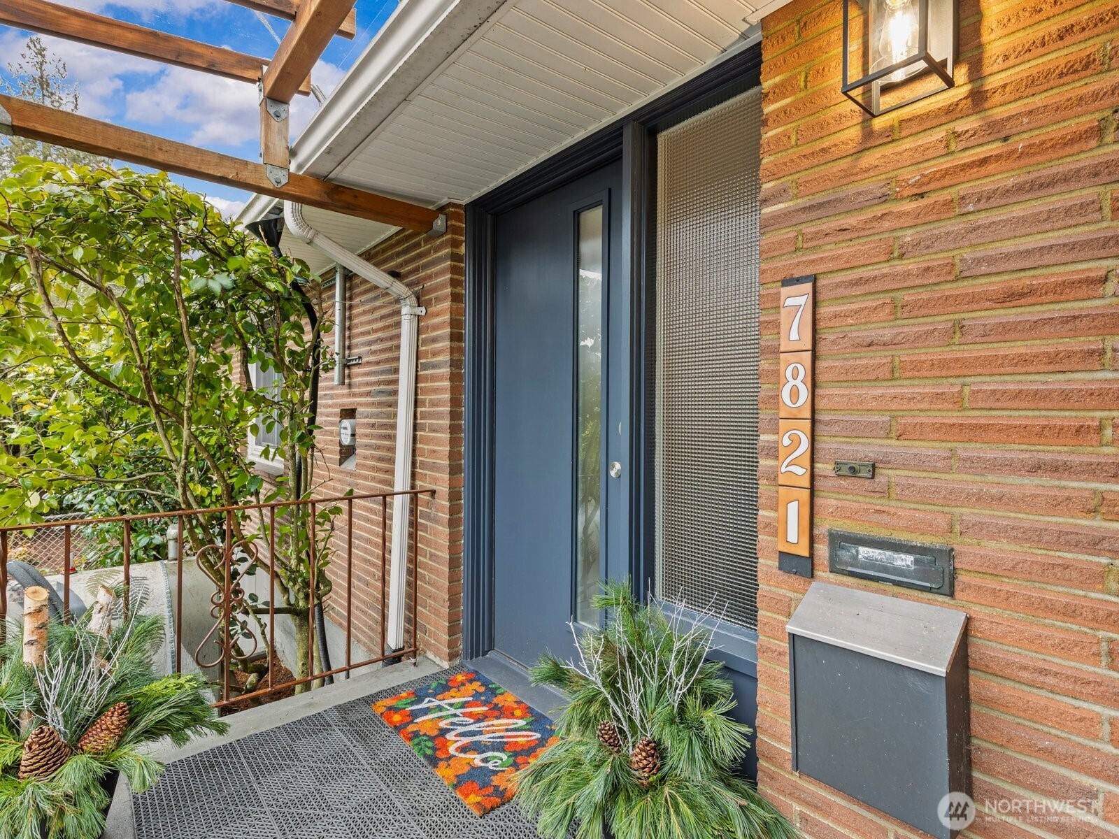 7821 Meridian Avenue N