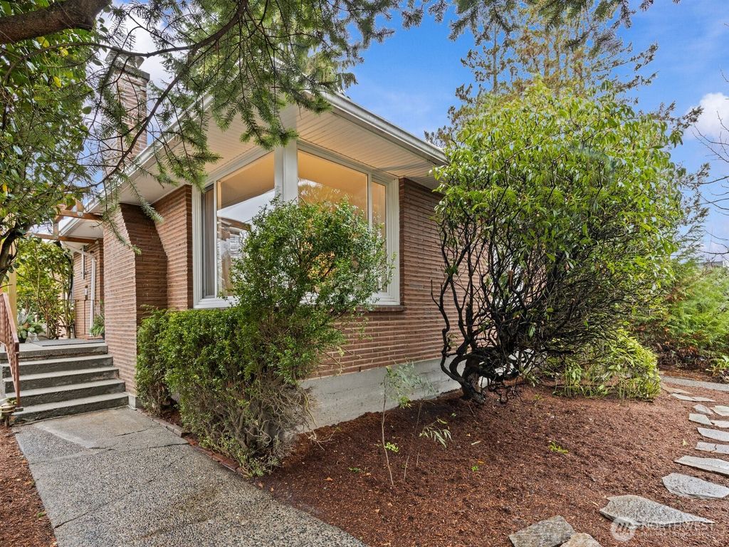 Photo of 7821 Meridian Avenue N, Seattle, WA 98103 (MLS # 2460533)