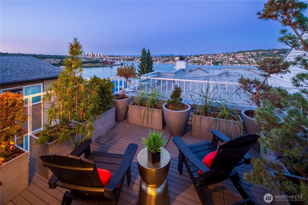 Photo of 2419 8th Avenue N #403, Seattle, WA 98109 (MLS # 2567909)