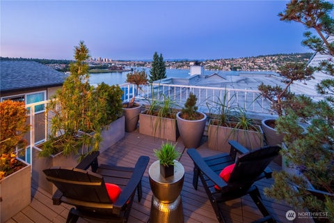 Photo of 2419 8th Avenue N #403, Seattle, WA 98109 (MLS # 2567909)