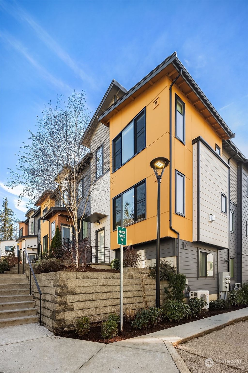 Photo of 509 Heron Walk SE, Sammamish, WA 98074 (MLS # 2208542)