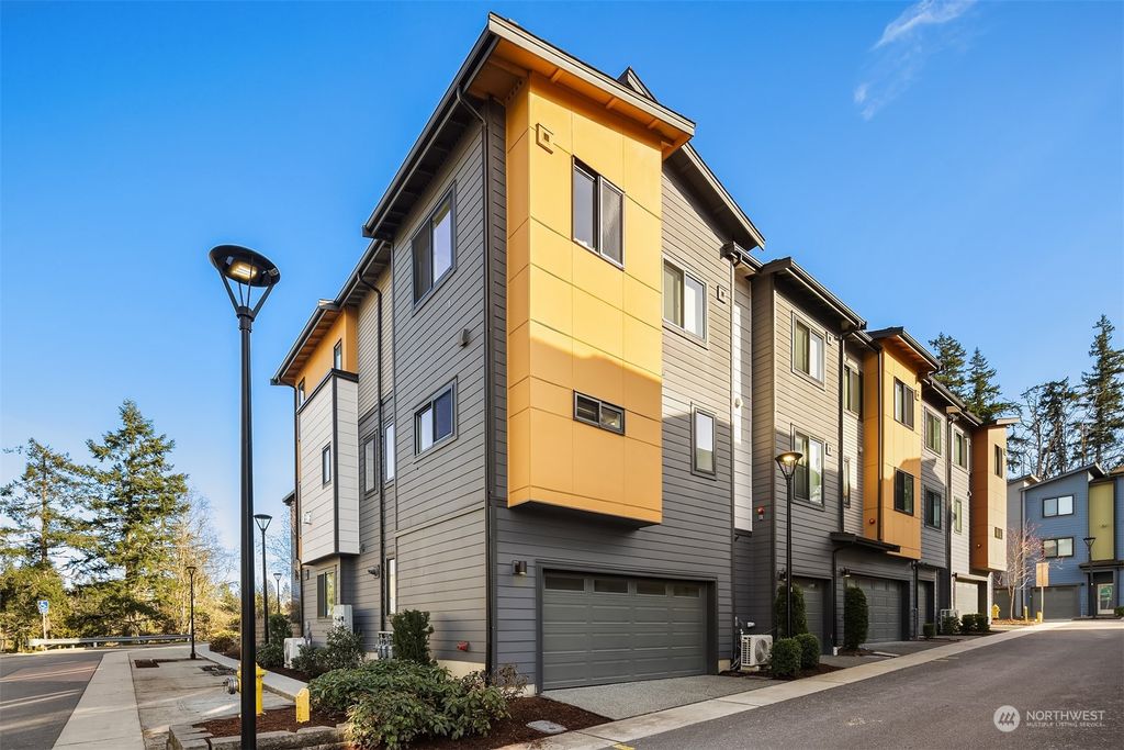 Photo of 509 Heron Walk SE, Sammamish, WA 98074 (MLS # 2208542)