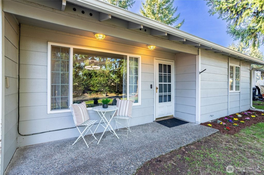 Photo of 31711 32nd Avenue SW, Federal Way, WA 98023 (MLS # 2478267)