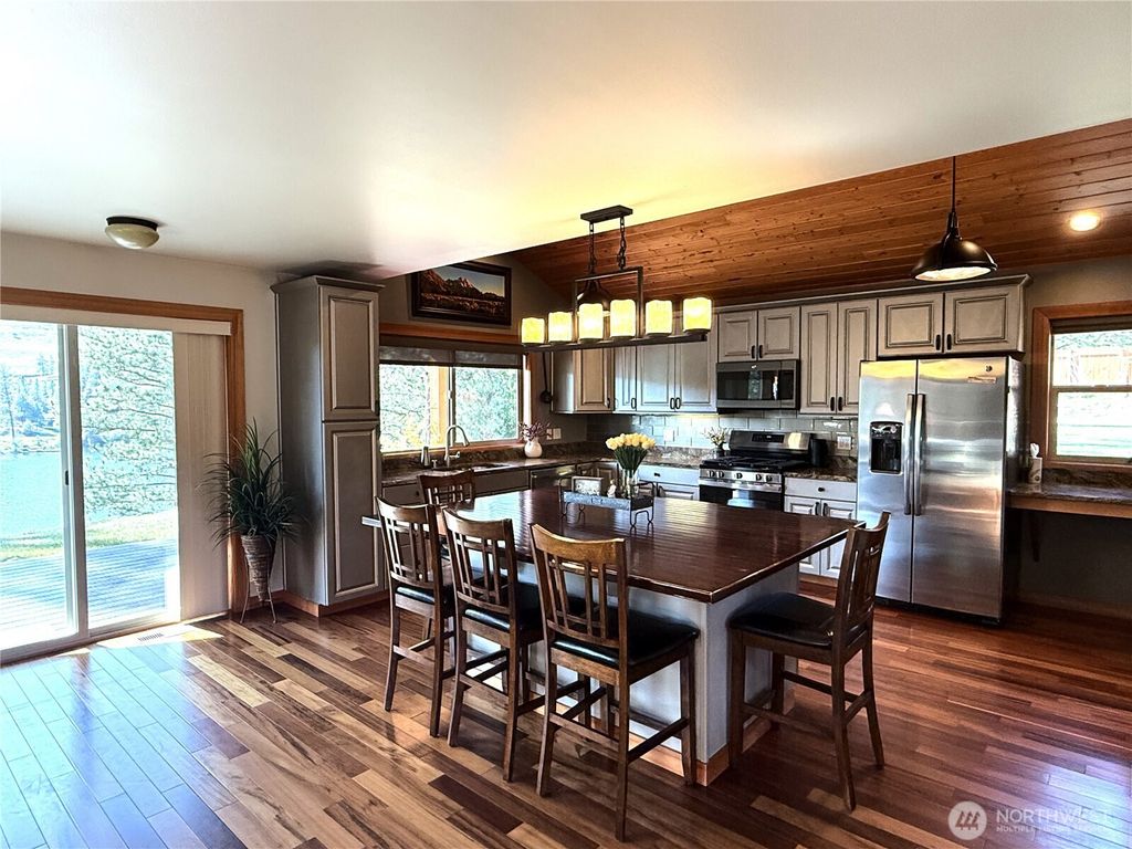 Photo of 8 Julian Bay RD, Republic, WA 99166 (MLS # 2527161)
