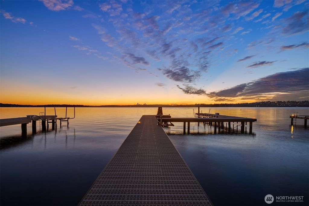 Photo of 175 Lake Avenue W, Kirkland, WA 98033 (MLS # 2467270)