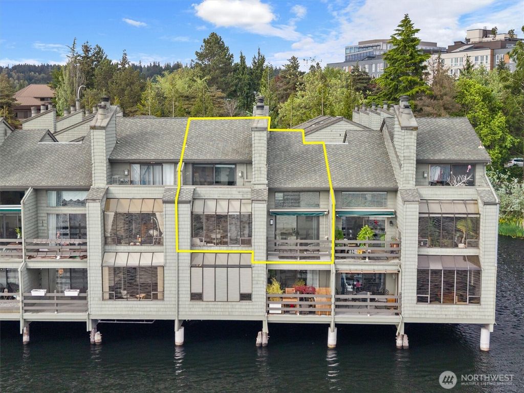 Photo of 4 Lake Bellevue Dr DR #206, Bellevue, WA 98005 (MLS # 2519778)