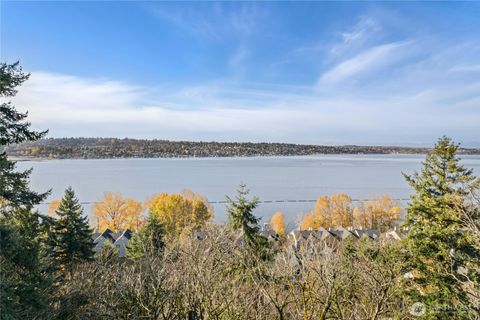 Photo of 1409 N 24th Street, Renton, WA 98056 (MLS # 2464841)