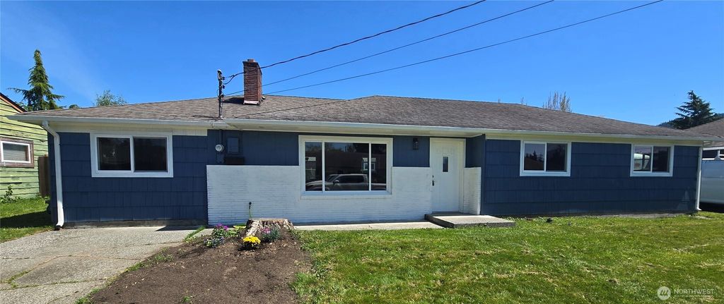 Photo of 1320 Shirley Place, Mount Vernon, WA 98274 (MLS # 2517549)