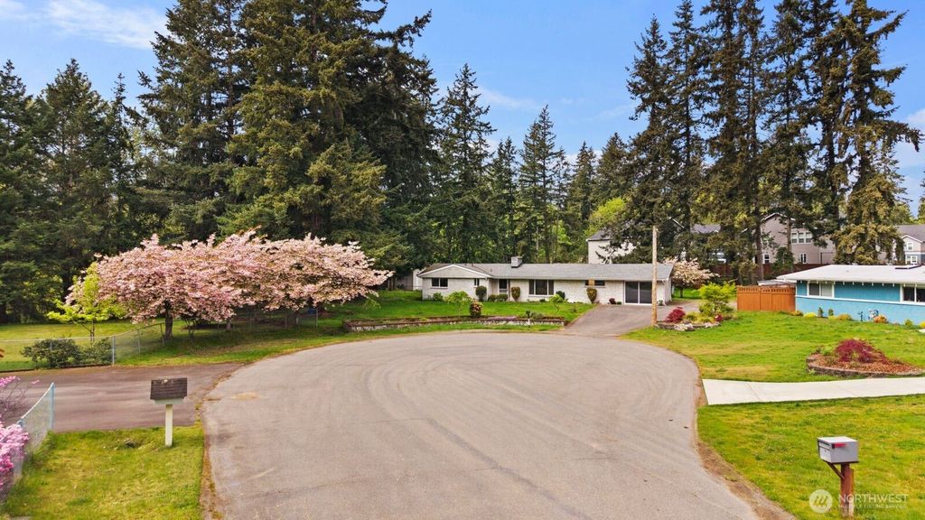 Photo of 15420 SE 144th Place, Renton, WA 98059 (MLS # 2514902)