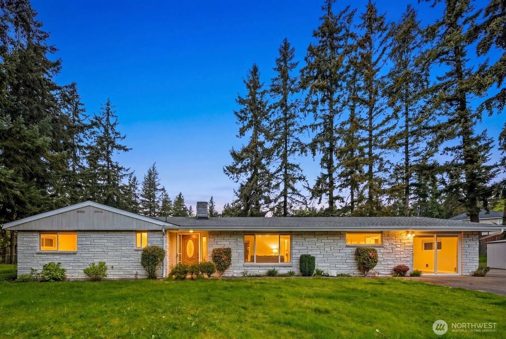 Photo of 15420 SE 144th Place, Renton, WA 98059 (MLS # 2514902)
