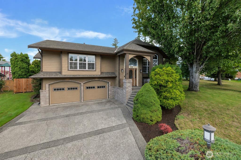 Photo of 718 C Street, Blaine, WA 98230 (MLS # 2570947)