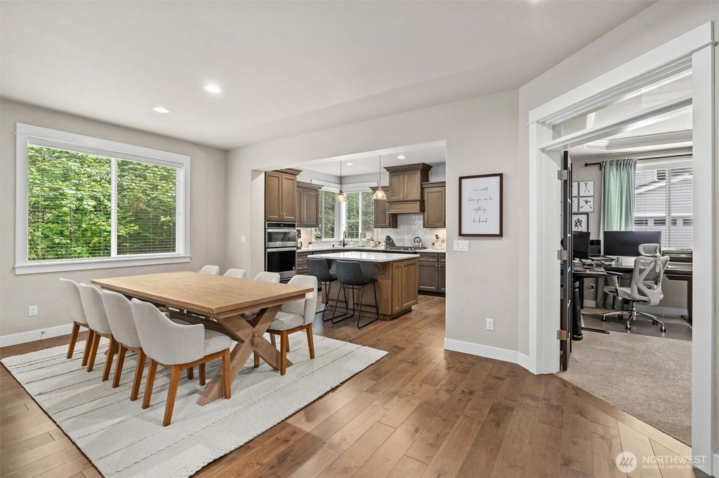 listing image 9365499841362496619