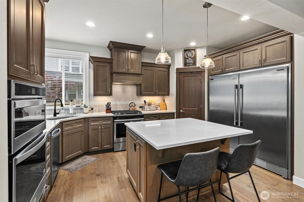 listing image 9367496956829992860