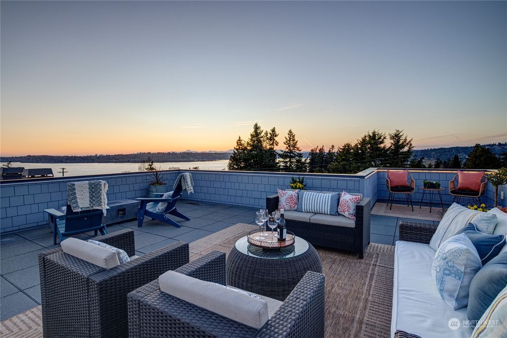 Photo of 451 13th Avenue W, Kirkland, WA 98033 (MLS # 2212161)