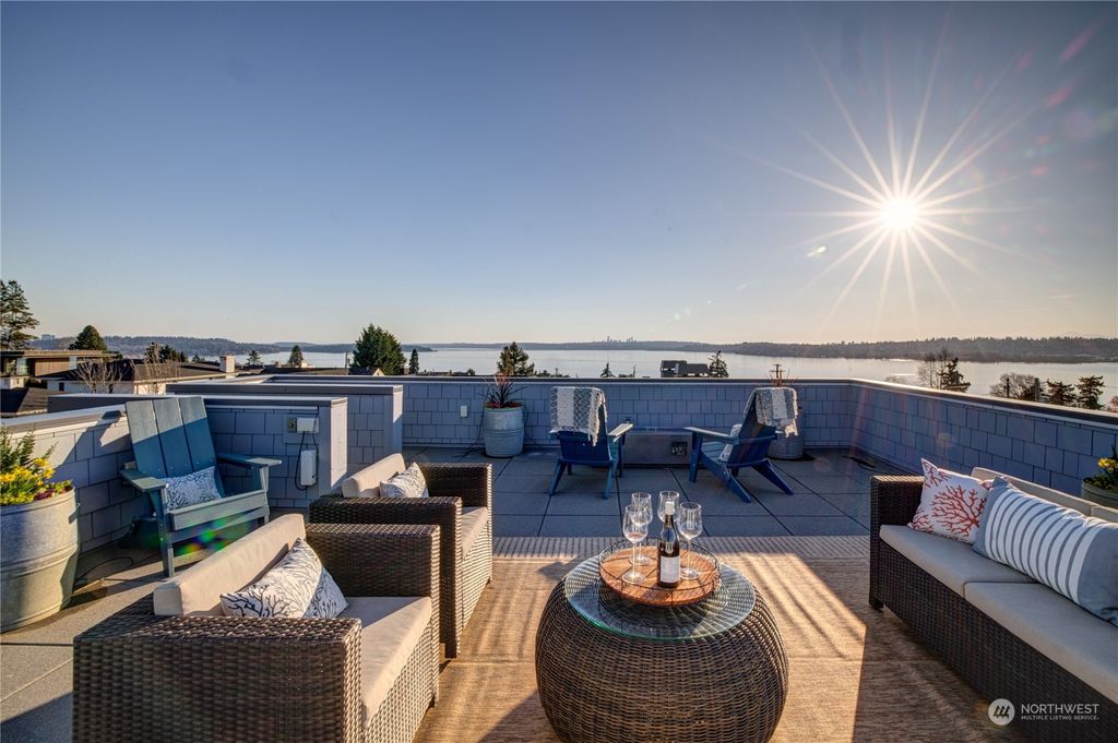 Photo of 451 13th Avenue W, Kirkland, WA 98033 (MLS # 2212161)