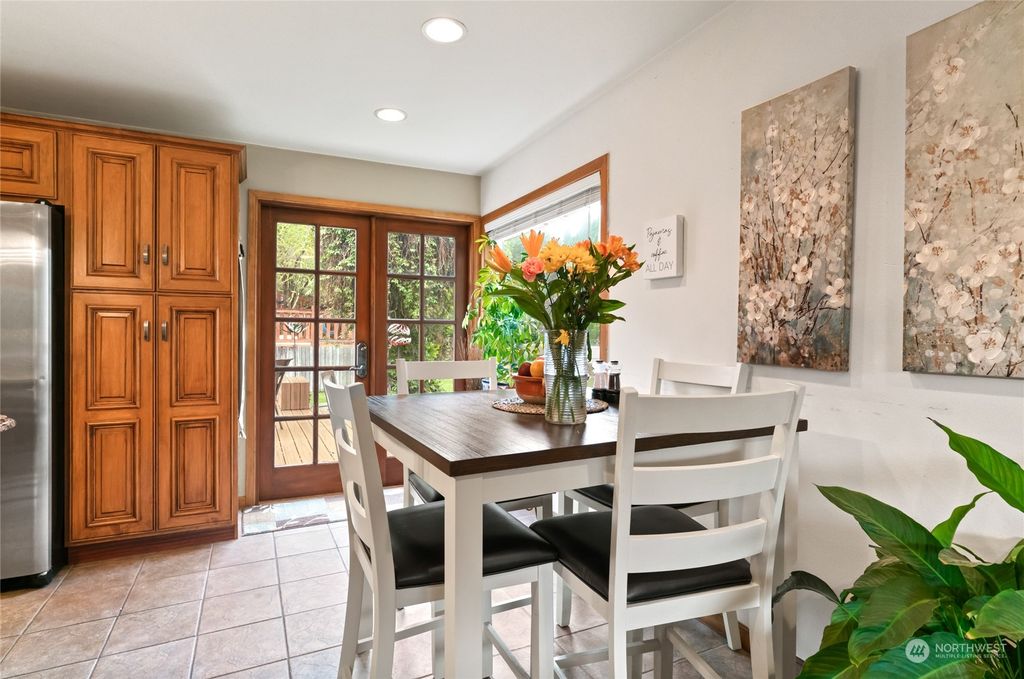 listing image 9363240132792983670
