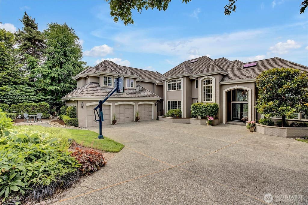 Photo of 13935 209th Avenue NE, Woodinville, WA 98077 (MLS # 2540349)